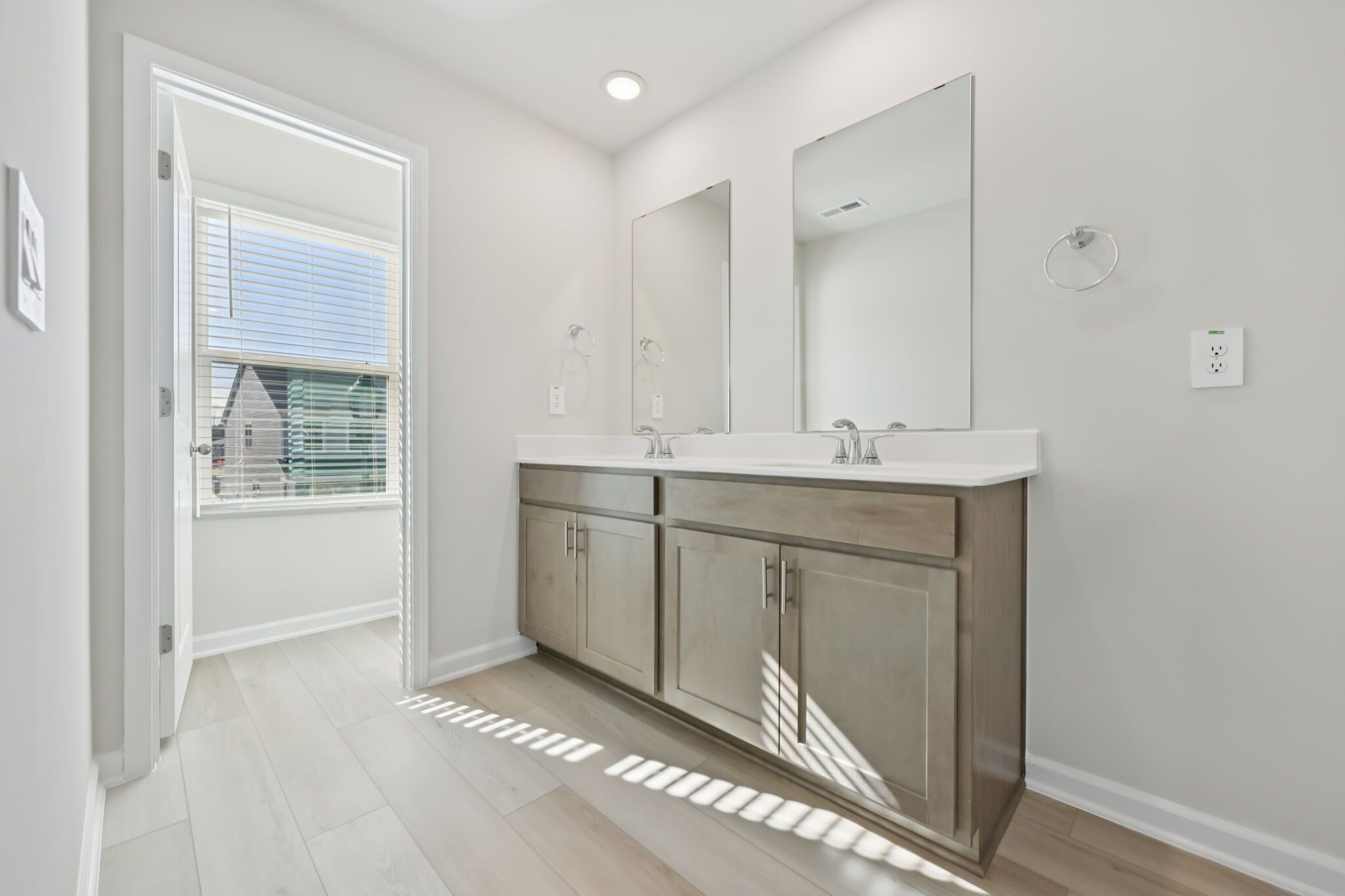 Building Photo - 726 Chandler Stone Dr