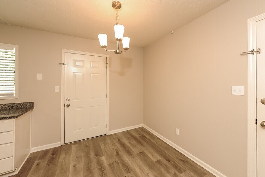 Building Photo - 561 Carithers Rd