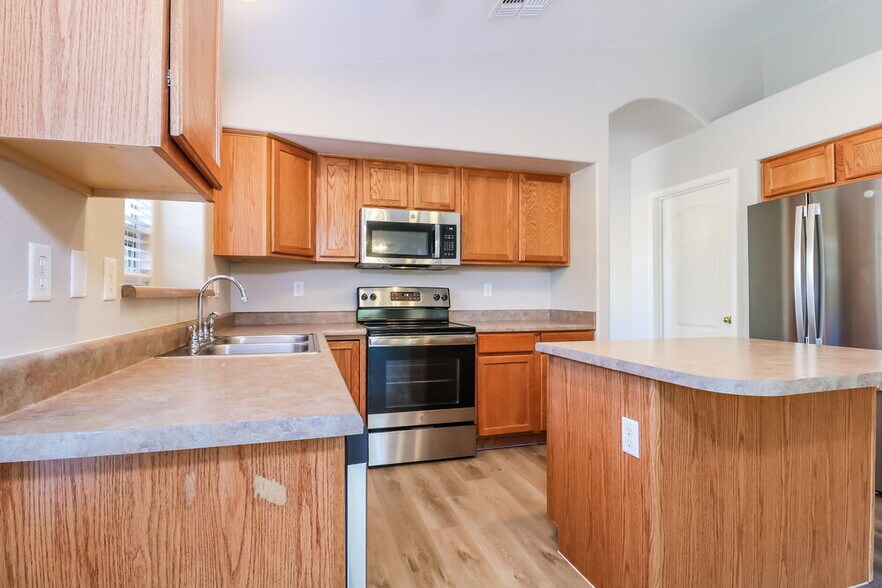 Building Photo - 3108 S 92nd Dr