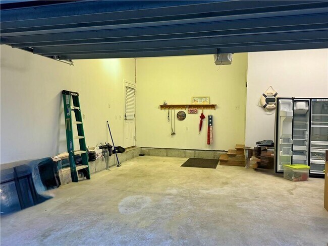 Building Photo - 34 Marian Ave