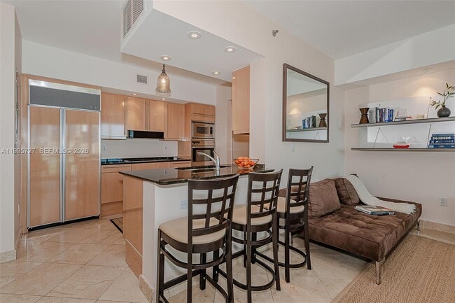 Building Photo - 1000 South Pointe Dr