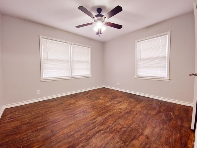 Building Photo - AUGUST PRE-LEASE - 3/2/2 In the Medical District