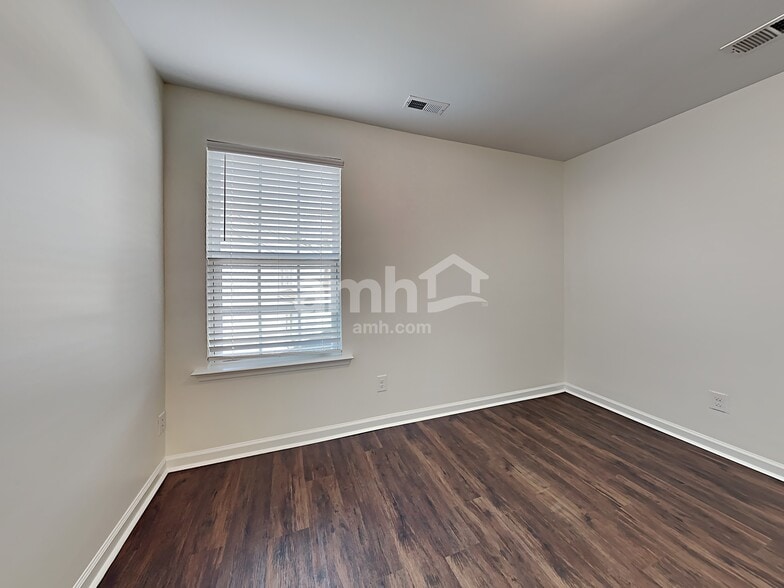 Building Photo - 37 Sand Live Oak Dr