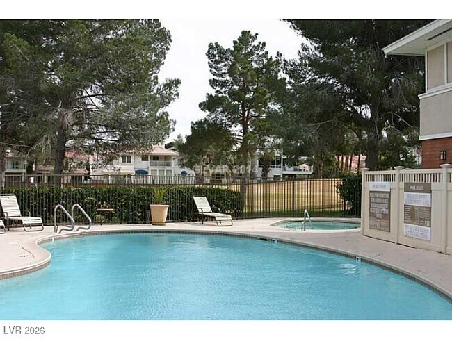 Building Photo - 682 Oakmont Ave