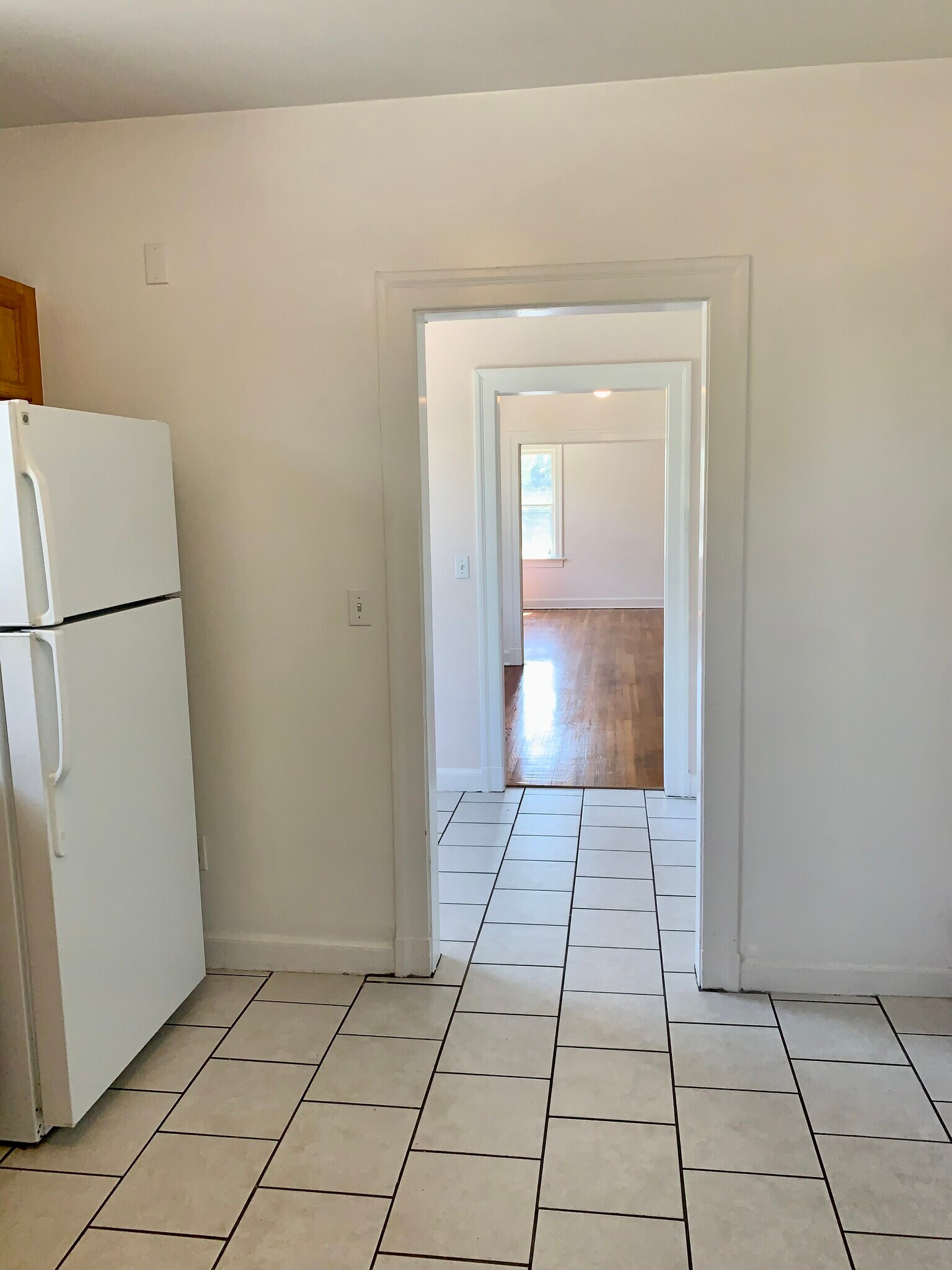 Kitchen view through breakfast room to living room - 768 Acosta St