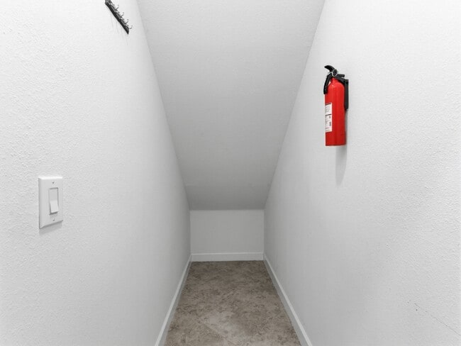 Building Photo - Stunning 3 BR + LOFT/2.5 BA /2-Car Garage townhome in the highly desirable GATED community of Hid...