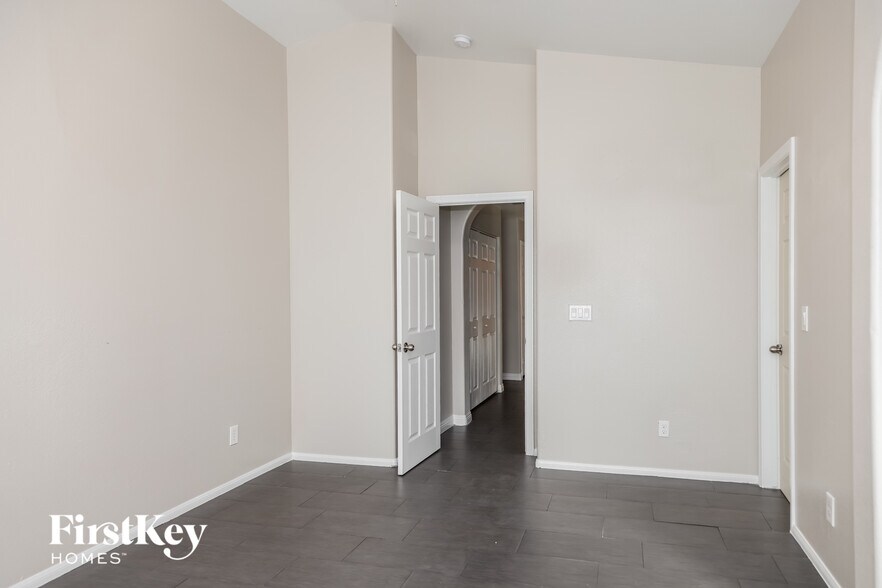 Building Photo - 6561 Duck Hill Springs Dr