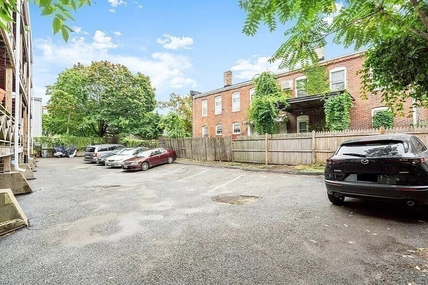 Building Photo - 47 Riverdale St