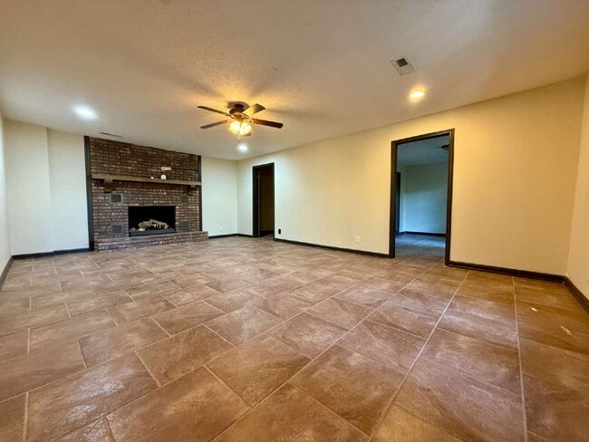 Building Photo - 3BR/2.5BA Home in Clarksville on Red River