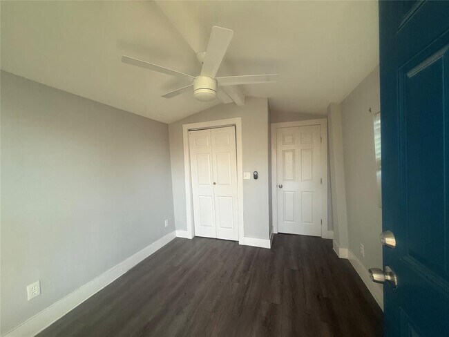 Building Photo - 2113 River Rd