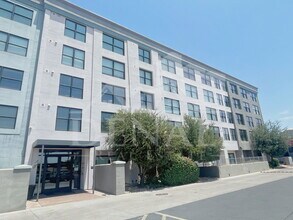 Building Photo - 535 W Thomas Rd