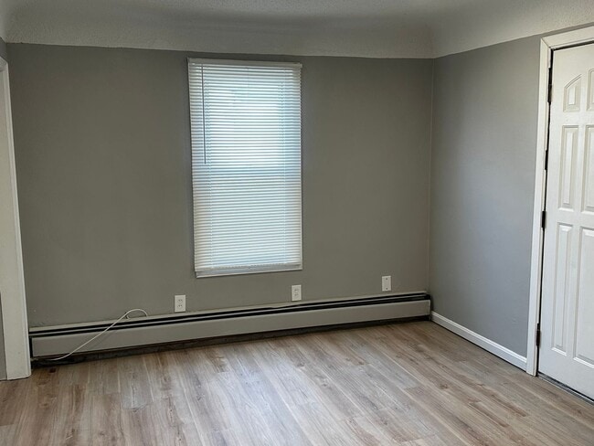 Building Photo - Great Home in Groose pointe $300 OFF MOVE ...
