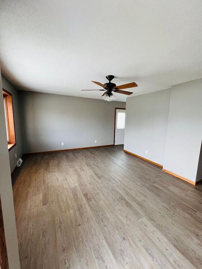 Building Photo - 3 Bedroom Home w/ Garage in Marion, IA