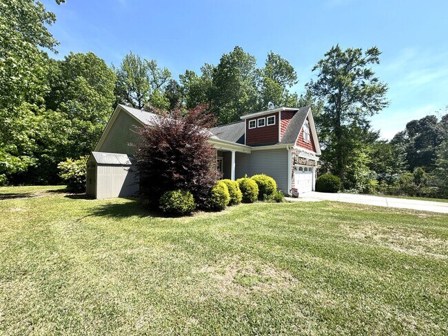 Building Photo - Stunning Home with an Upstairs Apartment or In-law Suite