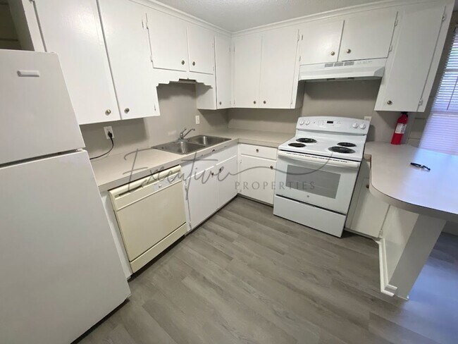 Building Photo - 1BR Apartment – $850 w/ ALL Utilities Paid!