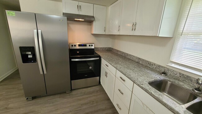 Building Photo - 172 Randall Ave