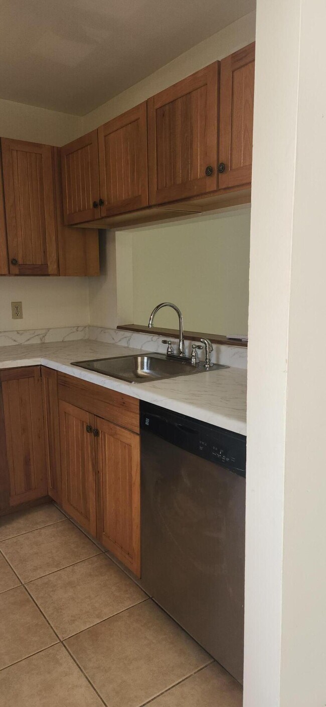Building Photo - 6832 Palmetto Cir S