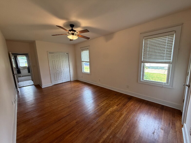Building Photo - 710 Eleanor Pl