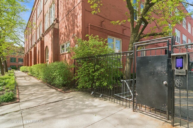 Building Photo - 2510 N Wayne Ave