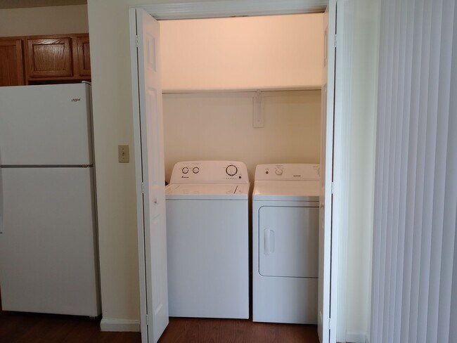 Building Photo - 4414-4416-4416 Cheryl Ct