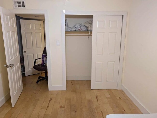 Building Photo - 909 Reinli St