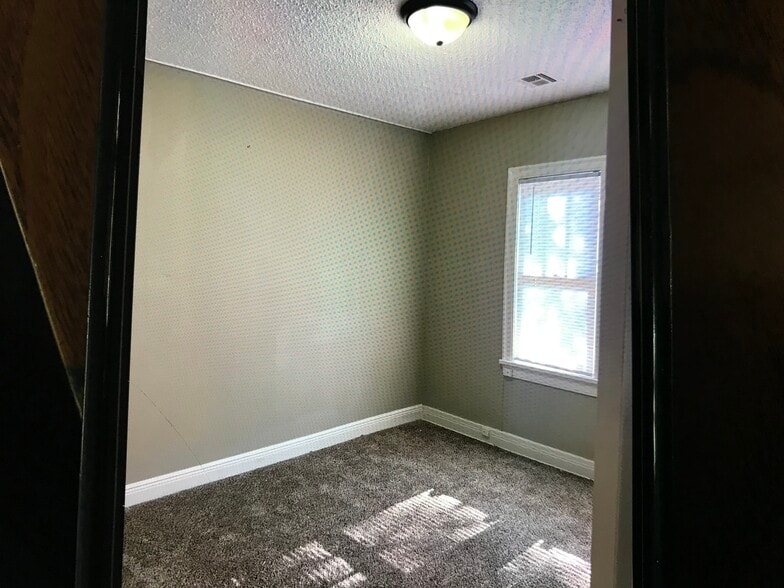 Building Photo - 821 Cruce St