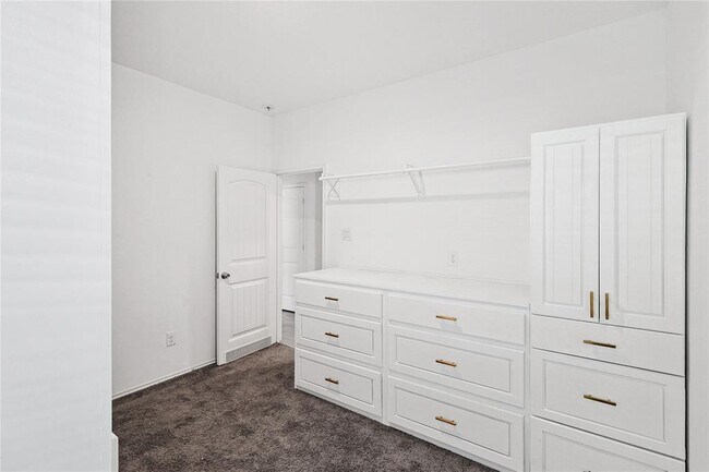 Building Photo - 4811 Sierra Ridge Dr