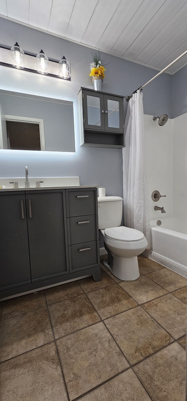 Building Photo - 605 Melbourne Dr