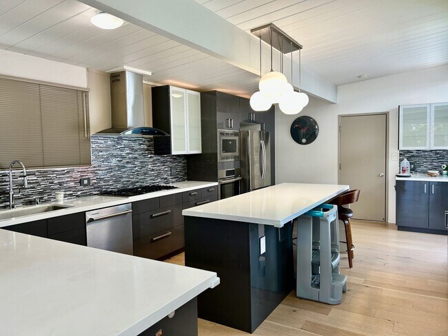Building Photo - Updated Willow Glen Eichler