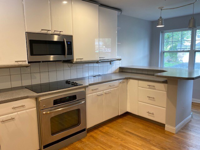 Building Photo - Beautiful 4/5 bedroom townhouse in Winding Ridge