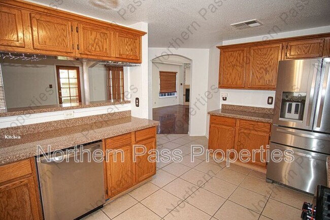 Building Photo - 12941 Tierra Salas Dr