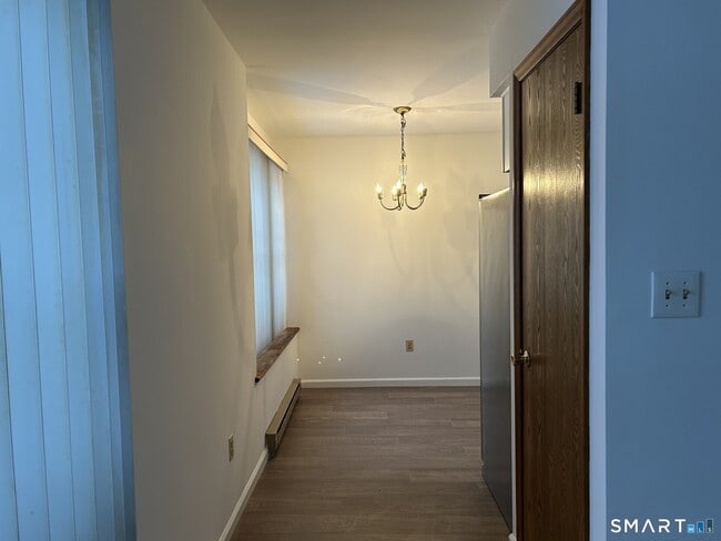 Building Photo - 43 Valley Dr