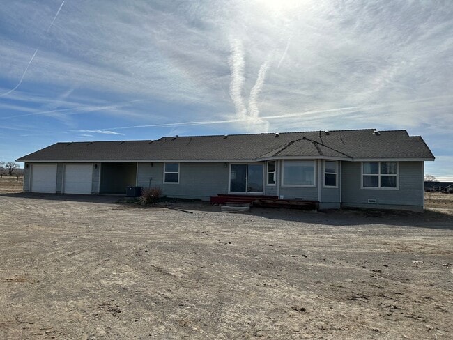 Building Photo - Fully Furnished home with horse Property for Rent