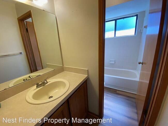 Building Photo - 3 br, 2 bath House - 2371 Ironstone Dr E