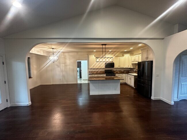 Building Photo - 105 High Ridge Ct