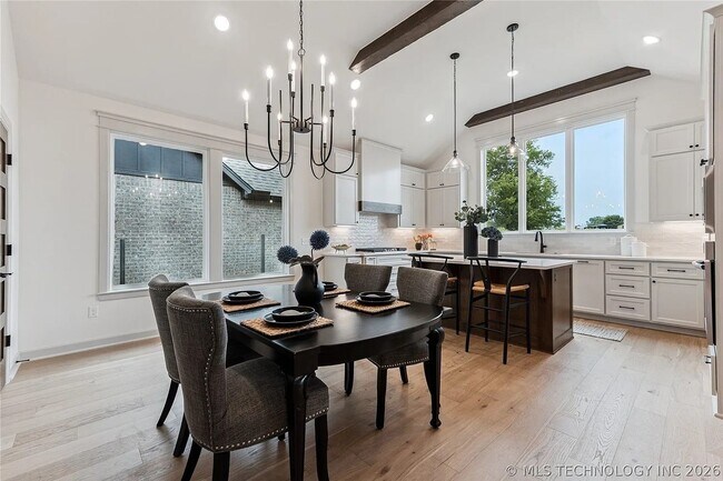 Building Photo - 5 Bed | 5 Bath House