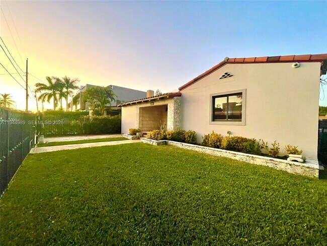 Building Photo - 3069 SW 21st St