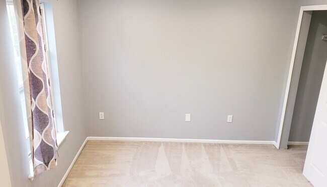 Building Photo - 6 Halstead Pl