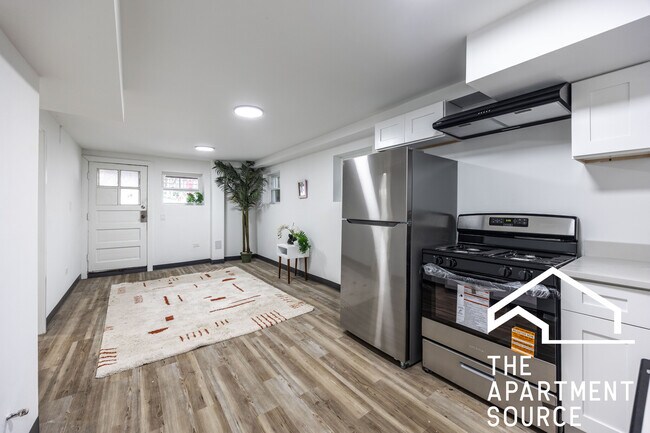 Building Photo - 1634 N Whipple St