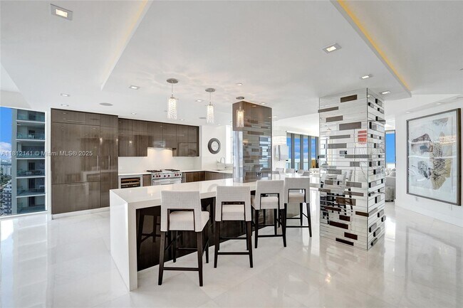 Primary Photo - 17875 Collins Ave