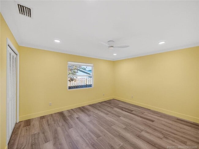 Building Photo - 3055 SE Glasgow Dr