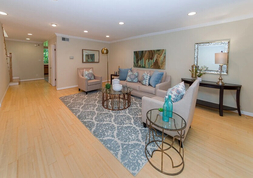 Building Photo - 4610 Densmore Ave