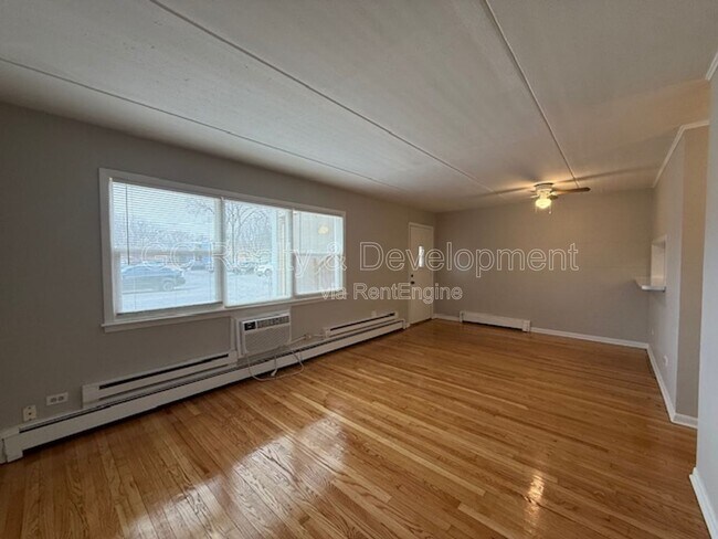 Building Photo - 243 Uteg St