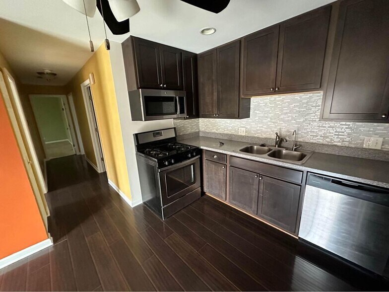 Building Photo - 1110 Manchester Ct