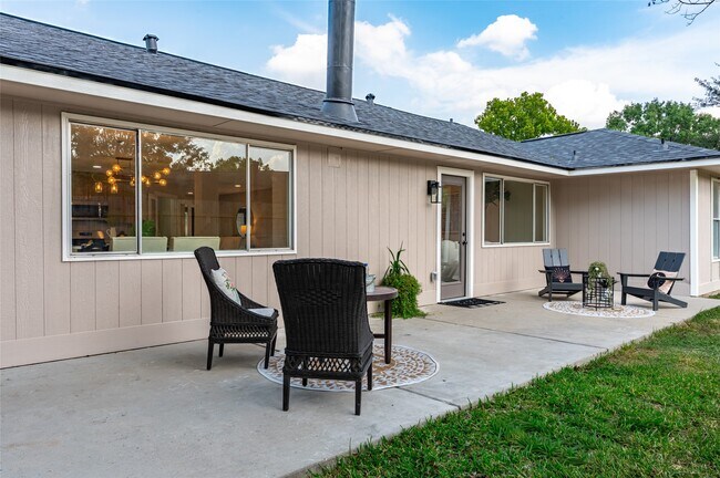 Building Photo - 19727 Redroot Dr