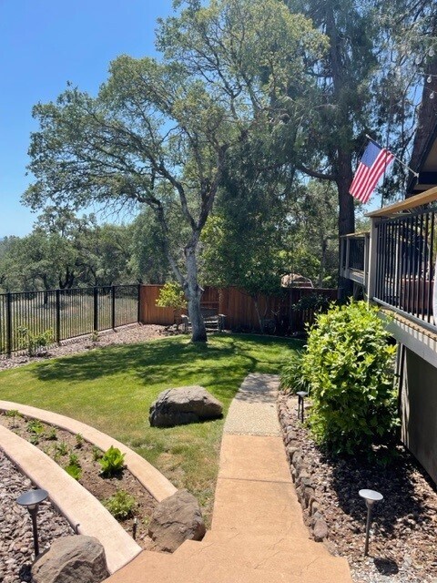 Building Photo - 425 Riverview Dr