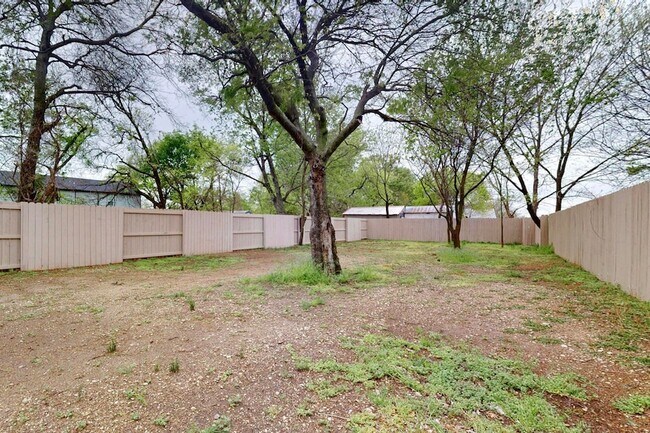 Building Photo - 1213 Mill St