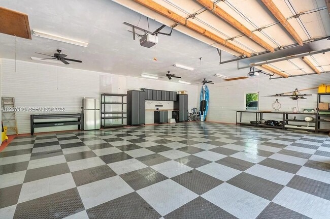 Building Photo - 800 SW 12th Ave