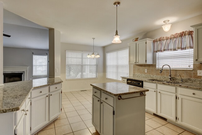 Building Photo - 3004 Helmsdale Ln