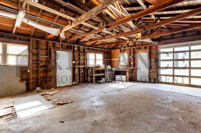 Building Photo - 1934 N Burns Ave